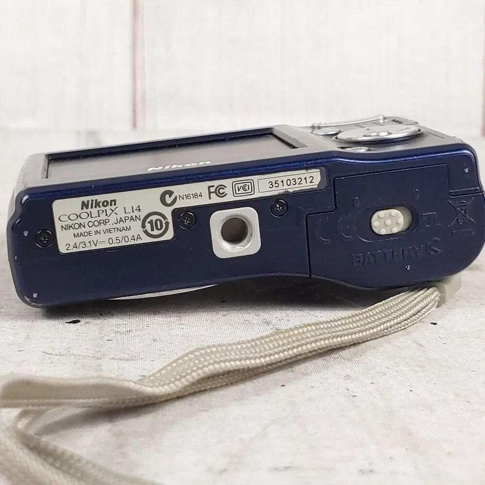 Nikon Coolpix L14 7.1 Megapixel Digital Camera - Navy Blue Silver TESTED WORKING